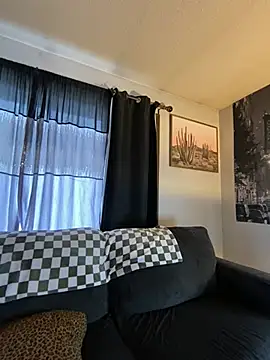 Snapshot of SidneyRaee chatting on 12/20/24, 07:50 SidneyRaee online show from 12/20/24, 07:50