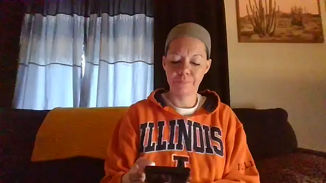 Snapshot of SidneyRaee chatting on 12/27/24, 07:46 SidneyRaee online show from 12/27/24, 07:46