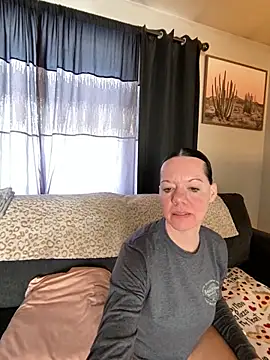 Snapshot of SidneyRaee chatting on 01/13/25, 04:19 SidneyRaee online show from 01/13/25, 04:19