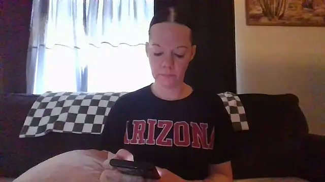 Snapshot of SidneyRaee chatting on 01/24/25, 08:32 SidneyRaee online show from 01/24/25, 08:32