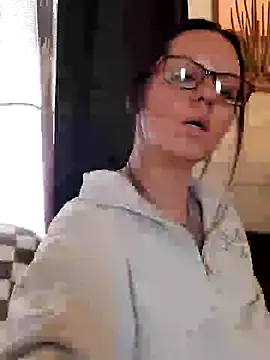 Snapshot of SidneyRaee chatting on 03/18/25, 05:42 SidneyRaee online show from 03/18/25, 05:42