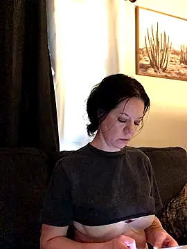 Snapshot of SidneyRaee chatting on 10/06/25, 04:59 SidneyRaee online show from 10/06/25, 04:59