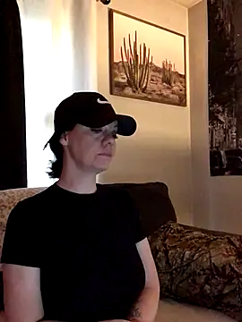 Snapshot of SidneyRaee chatting on 10/07/25, 04:04 SidneyRaee online show from 10/07/25, 04:04