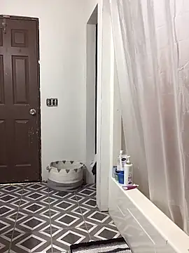 Snapshot of SidneyRaee chatting on 10/18/25, 12:17 SidneyRaee online show from 10/18/25, 12:17