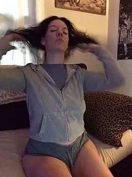 Snapshot of SidneyRaee chatting on 10/21/25, 06:41 SidneyRaee online show from 10/21/25, 06:41