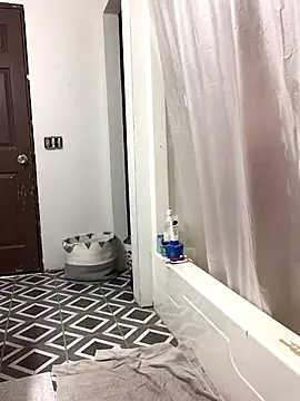 Snapshot of SidneyRaee chatting on 10/22/25, 12:05 SidneyRaee online show from 10/22/25, 12:05