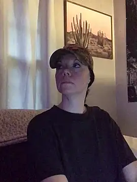 Snapshot of SidneyRaee chatting on 10/28/25, 03:47 SidneyRaee online show from 10/28/25, 03:47