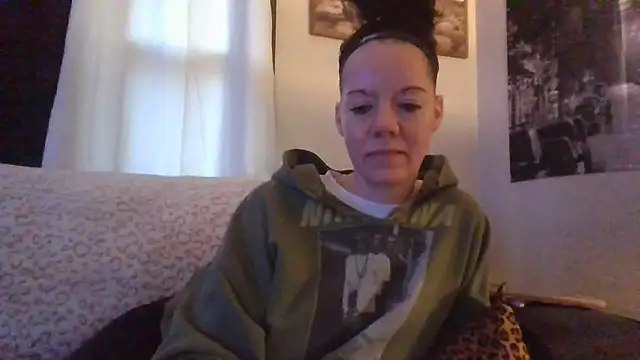 Snapshot of SidneyRaee chatting on 11/02/25, 03:14 SidneyRaee online show from 11/02/25, 03:14