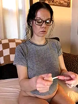 Snapshot of SidneyRaee chatting on 11/04/25, 05:12 SidneyRaee online show from 11/04/25, 05:12