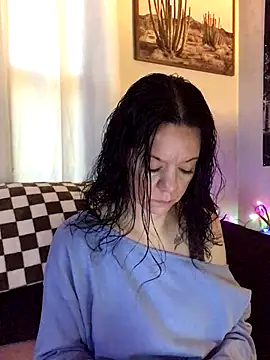 Snapshot of SidneyRaee chatting on 11/12/25, 05:13 SidneyRaee online show from 11/12/25, 05:13