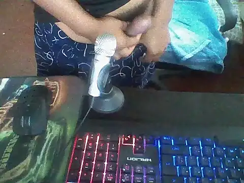 Snapshot of MauroALEXIS chatting on 11/17/25, 10:26 MauroALEXIS online show from 11/17/25, 10:26