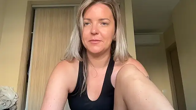 naughtyhollyxxxx online show from 10/10/25, 07:51