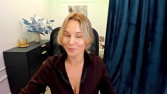 Snapshot of Sinty_Devis chatting on 10/07/25, 11:40 Sinty Devis online show from 10/07/25, 11:40