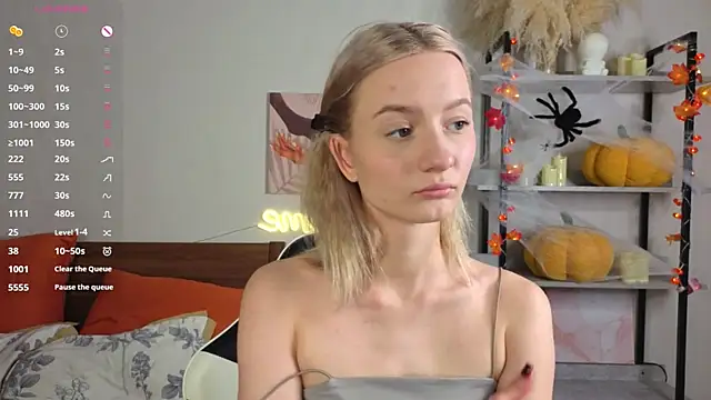 Snapshot of IdaValenti chatting on 11/08/25, 11:14 IdaValenti online show from 11/08/25, 11:14