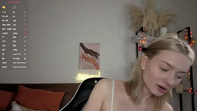 Snapshot of IdaValenti chatting on 11/13/25, 11:03 IdaValenti online show from 11/13/25, 11:03