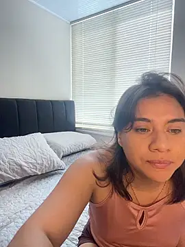 Snapshot of Nina-Eros1 chatting on 11/21/25, 05:00 Nina-Eros1 online show from 11/21/25, 05:00