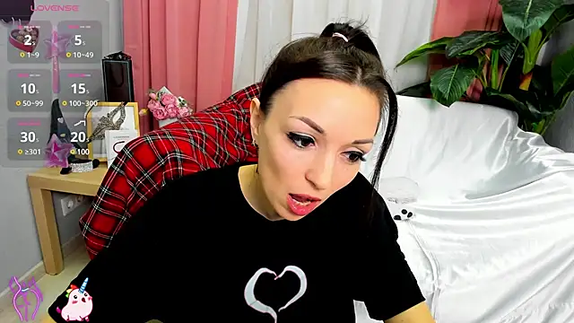 Snapshot of jessica_tiny chatting on 02/14/25, 01:45 jessica tiny online show from 02/14/25, 01:45
