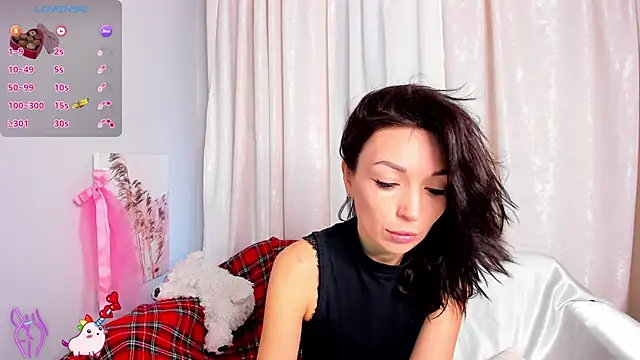 Snapshot of jessica_tiny chatting on 10/14/25, 01:39 jessica tiny online show from 10/14/25, 01:39