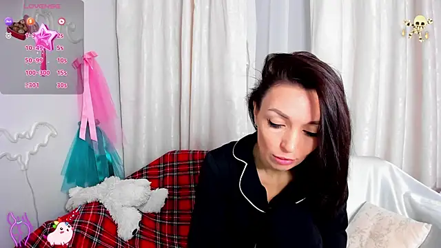 Snapshot of jessica_tiny chatting on 11/15/25, 01:14 jessica tiny online show from 11/15/25, 01:14