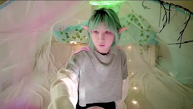 Snapshot of Akemilun chatting on 10/24/25, 06:10 Akemilun online show from 10/24/25, 06:10