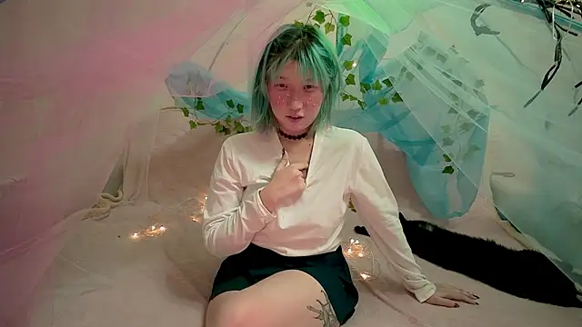 Snapshot of Akemilun chatting on 10/26/25, 06:47 Akemilun online show from 10/26/25, 06:47