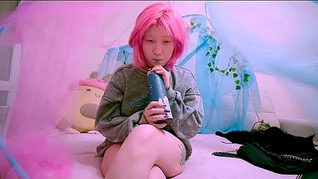 Snapshot of Akemilun chatting on 11/08/25, 12:44 Akemilun online show from 11/08/25, 12:44