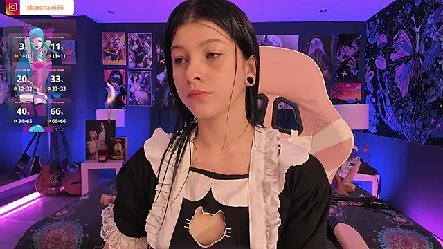 Snapshot of LanaKyutt chatting on 10/12/25, 01:43 LanaKyutt online show from 10/12/25, 01:43