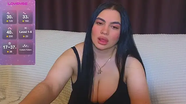 Snapshot of Nikki_Kardashian chatting on 02/04/25, 01:23 Nikki Kardashian online show from 02/04/25, 01:23