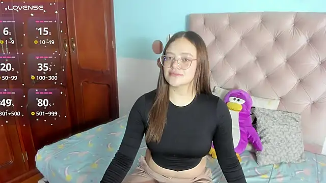 Snapshot of _Sarahh_0 chatting on 02/18/25, 01:33 Sarahh 0 online show from 02/18/25, 01:33