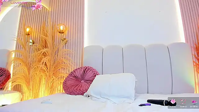 carolriveraa  online show from 11/18/25, 08:13