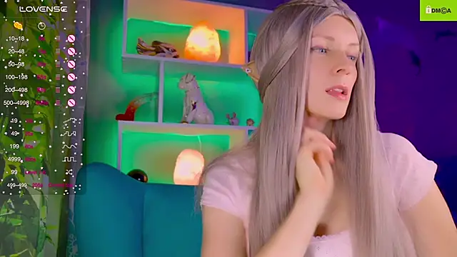 Snapshot of Flash_Summer chatting on 10/19/25, 12:44 Flash Summer online show from 10/19/25, 12:44