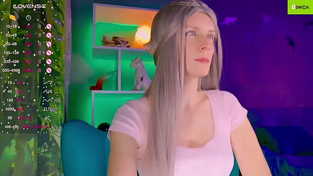 Snapshot of Flash_Summer chatting on 10/20/25, 12:11 Flash Summer online show from 10/20/25, 12:11