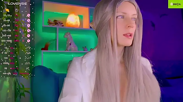 Snapshot of Flash_Summer chatting on 10/23/25, 12:43 Flash Summer online show from 10/23/25, 12:43