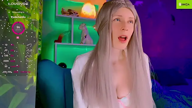 Snapshot of Flash_Summer chatting on 10/24/25, 12:52 Flash Summer online show from 10/24/25, 12:52