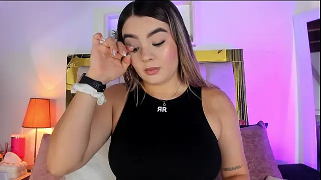 Snapshot of emmy_r chatting on 10/22/25, 12:16 emmy r online show from 10/22/25, 12:16