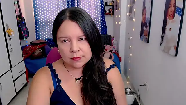 claryssa  online show from 11/22/25, 06:51