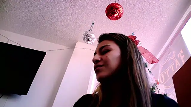 Snapshot of Daniela_CameloSQ chatting on 12/08/24, 07:32 Daniela CameloSQ online show from 12/08/24, 07:32
