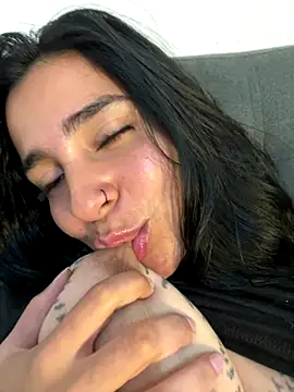 Meganmilk1 online show from 11/17/25, 07:19