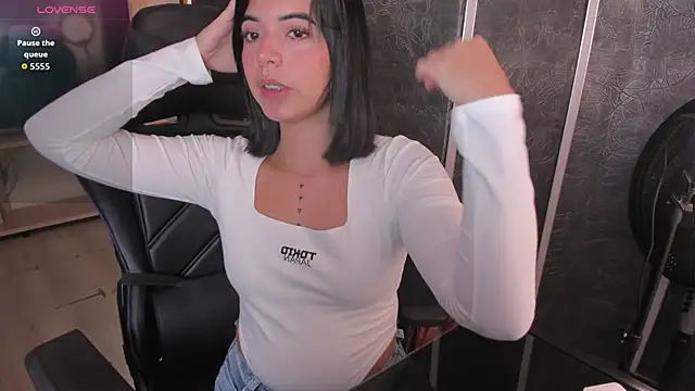 NicolRoss  online show from 10/22/25, 12:05