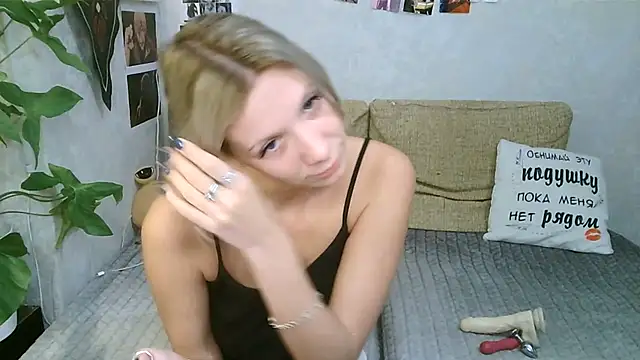 Snapshot of -GoldenGirl- chatting on 11/13/25, 06:29 -GoldenGirl- online show from 11/13/25, 06:29