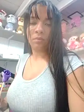 Snapshot of VivienAndClark chatting on 11/05/25, 04:07 VivienAndClark online show from 11/05/25, 04:07