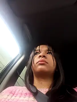 Snapshot of VivienAndClark chatting on 11/12/25, 12:05 VivienAndClark online show from 11/12/25, 12:05