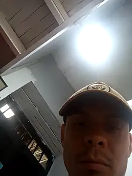 Snapshot of VivienAndClark chatting on 11/20/25, 04:18 VivienAndClark online show from 11/20/25, 04:18