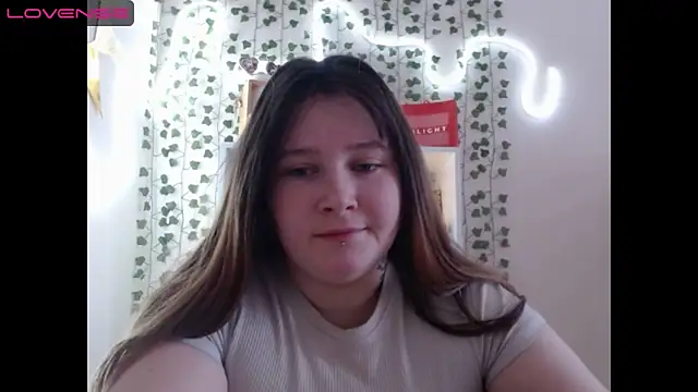 Snapshot of Light_Luna chatting on 01/12/25, 03:28 Light Luna online show from 01/12/25, 03:28
