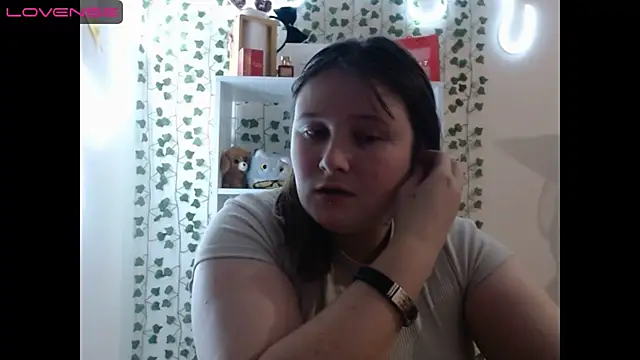 Snapshot of Light_Luna chatting on 01/12/25, 05:01 Light Luna online show from 01/12/25, 05:01