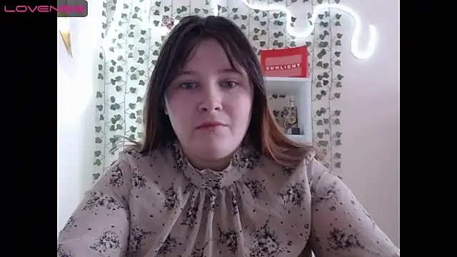 Snapshot of Light_Luna chatting on 01/13/25, 06:16 Light Luna online show from 01/13/25, 06:16