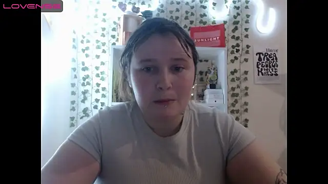 Snapshot of Light_Luna chatting on 01/14/25, 11:42 Light Luna online show from 01/14/25, 11:42