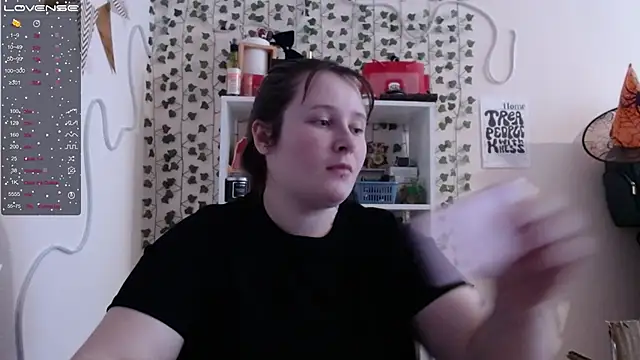 Snapshot of Light_Luna chatting on 02/04/25, 10:43 Light Luna online show from 02/04/25, 10:43