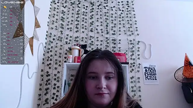 Snapshot of Light_Luna chatting on 02/06/25, 05:35 Light Luna online show from 02/06/25, 05:35