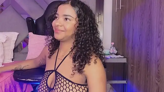 Snapshot of Iris_hott1 chatting on 12/14/24, 04:34 Iris hott1 online show from 12/14/24, 04:34
